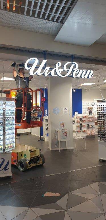 reklamskyltar, Signz, sign, skyltar, fasadskyltar, ljuslådor, profilbokstäver, LED-skyltar, pyloner, stolpskyltar, inomhusskyltar, vägskyltar, skyltlösningar, skyltinstallation, skyltproduktion, reklam, varumärkesprofilering, omprofilering, digitala skyltar, företagskyltar, miljövänliga skyltar, energisnåla LED-skyltar, skyltföretag Jönköping, småländska skyltar, skräddarsydda skyltar, tydliga skyltar, belysning, flaggskyltar, design, aluminiumskyltar, akrylskyltar, logotyp, signage, branding, reklamdesign, fönsterskyltar, väggskyltar, entréskyltar, stora skyltar, små skyltar, skyltar med LED, skyltservice, skyltprojekt, företagsomprofilering, ljusskyltar, skyltmontering, skyltteknik.