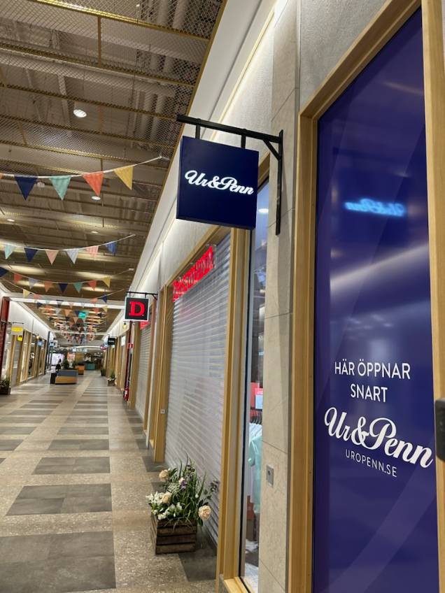 reklamskyltar, Signz, sign, skyltar, fasadskyltar, ljuslådor, profilbokstäver, LED-skyltar, pyloner, stolpskyltar, inomhusskyltar, vägskyltar, skyltlösningar, skyltinstallation, skyltproduktion, reklam, varumärkesprofilering, omprofilering, digitala skyltar, företagskyltar, miljövänliga skyltar, energisnåla LED-skyltar, skyltföretag Jönköping, småländska skyltar, skräddarsydda skyltar, tydliga skyltar, belysning, flaggskyltar, design, aluminiumskyltar, akrylskyltar, logotyp, signage, branding, reklamdesign, fönsterskyltar, väggskyltar, entréskyltar, stora skyltar, små skyltar, skyltar med LED, skyltservice, skyltprojekt, företagsomprofilering, ljusskyltar, skyltmontering, skyltteknik.