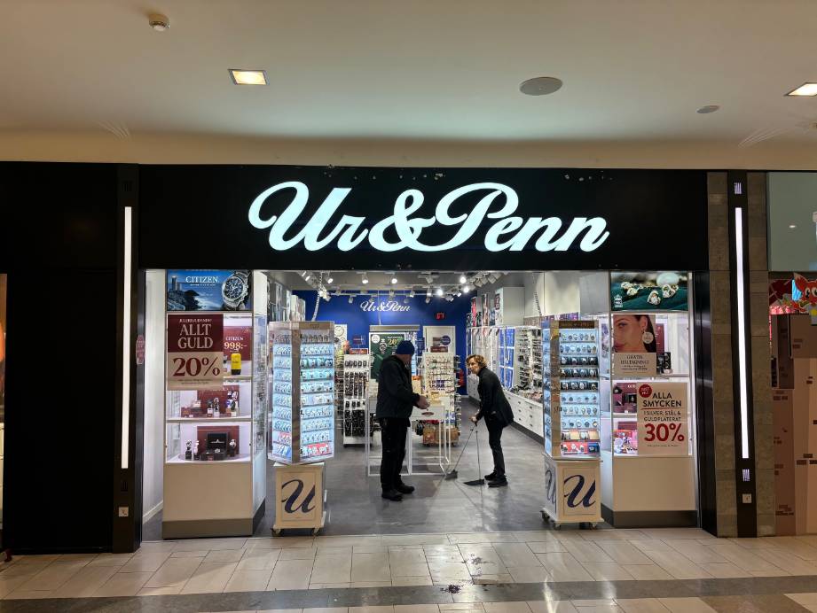 reklamskyltar, Signz, sign, skyltar, fasadskyltar, ljuslådor, profilbokstäver, LED-skyltar, pyloner, stolpskyltar, inomhusskyltar, vägskyltar, skyltlösningar, skyltinstallation, skyltproduktion, reklam, varumärkesprofilering, omprofilering, digitala skyltar, företagskyltar, miljövänliga skyltar, energisnåla LED-skyltar, skyltföretag Jönköping, småländska skyltar, skräddarsydda skyltar, tydliga skyltar, belysning, flaggskyltar, design, aluminiumskyltar, akrylskyltar, logotyp, signage, branding, reklamdesign, fönsterskyltar, väggskyltar, entréskyltar, stora skyltar, små skyltar, skyltar med LED, skyltservice, skyltprojekt, företagsomprofilering, ljusskyltar, skyltmontering, skyltteknik.